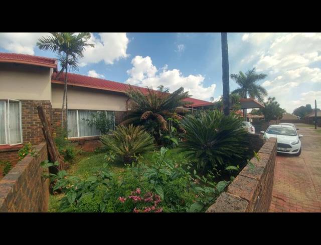 3 BEDROOM TOWNHOUSE FOR SALE IN THE ORCHARDS